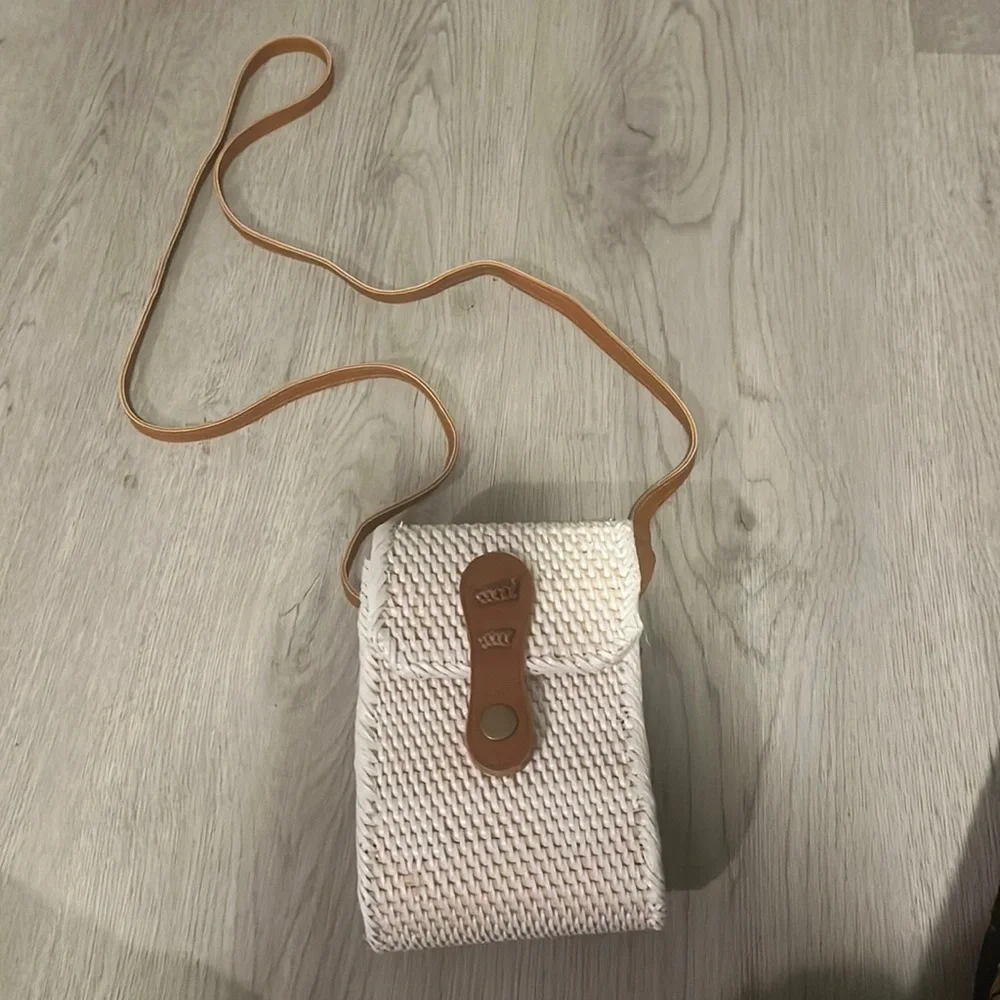 Kiera Mimi Ratan Cell Phone Carrier Cross body NWOT